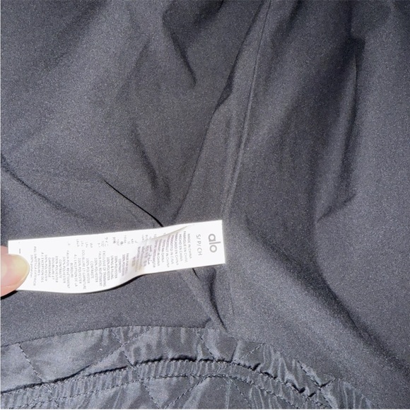 ALO Yoga Black Quilted-Pocket Sherpa Jacket - Picture 8 of 12